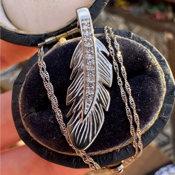 Solid platinum genuine diamond leaf/feather necklace high end- - emergency sale - Picture 13 of 13